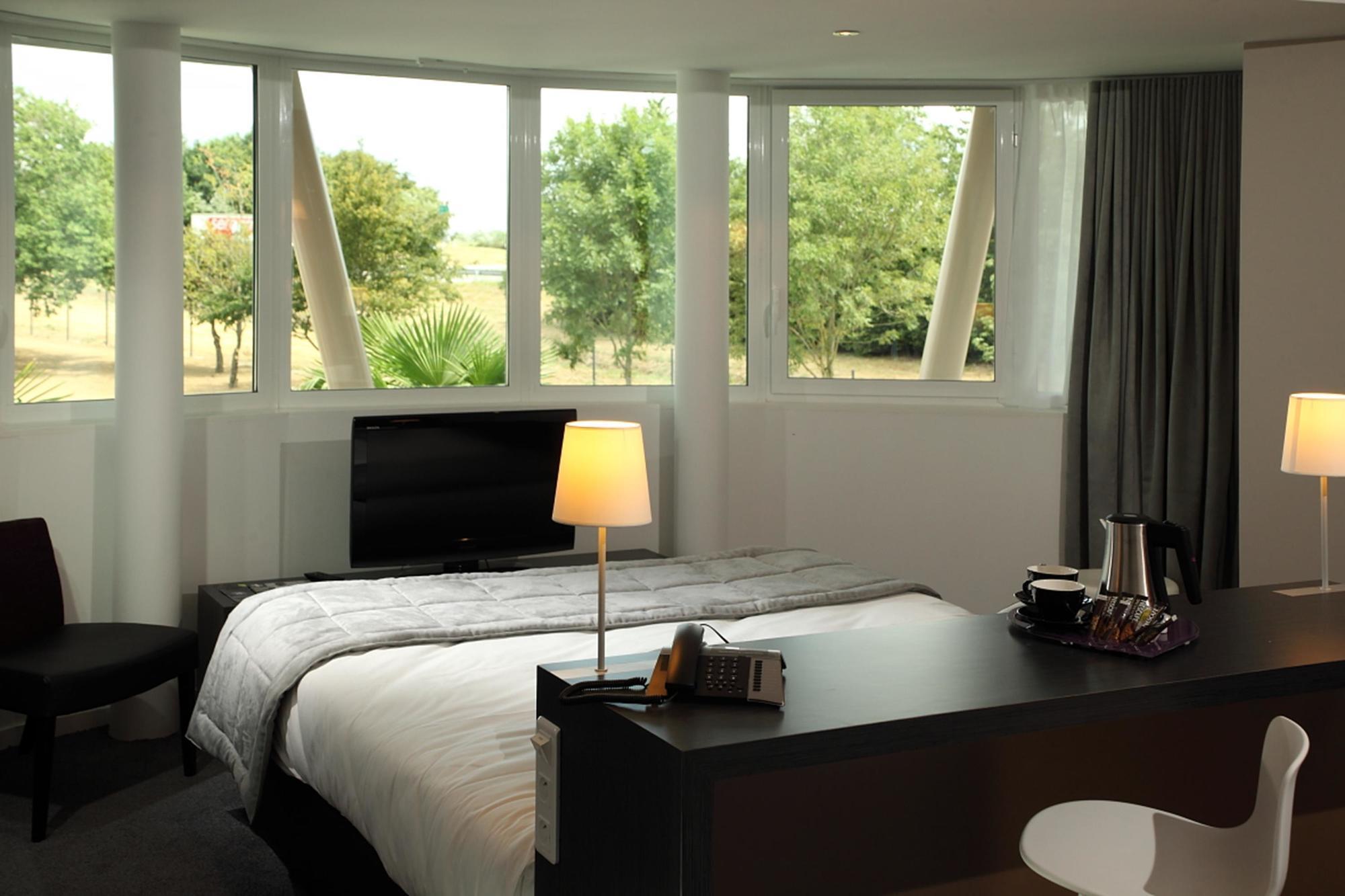 The Originals Boutique Hotel Restaurant Saint James, Montaigu-Vendee Exteriér fotografie